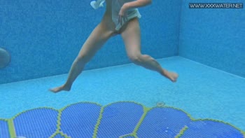 Lizi Vogue's Sizzling Underwater Solo Show