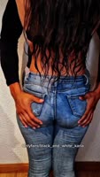 Carlalamamadora's Sizzling Kiss & Big Booty: Exclusive Amateur Romance