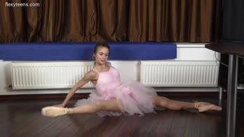 Ballerina Defies Gravity in Stunning Acrobatic Stretch