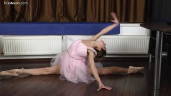 Ballerina Defies Gravity in Stunning Acrobatic Stretch
