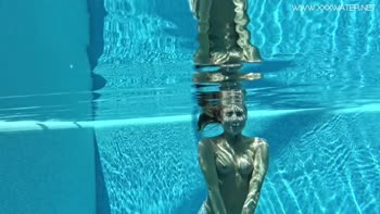Petite American Blonde's Underwater Solo Seduction