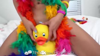 Aria Skye's Petite Perfection: Sizzling 4K Rubdown & Blowjob