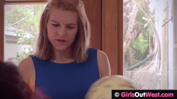 Skinny Aussie Cutie Licked to Blushing Bliss by Her Teen (18+) Lesbian