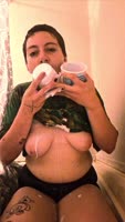 Beanieebabyy's Creamy Shower Surprise
