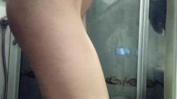 DariaUwU's Bedroom Bliss: Russian Teen (18+) Masturbates to Orgasm