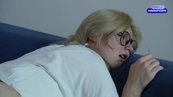 MiYukee's Seductive Stepsister Scene: Distracting Anime Frenzy with My Tight Pussy