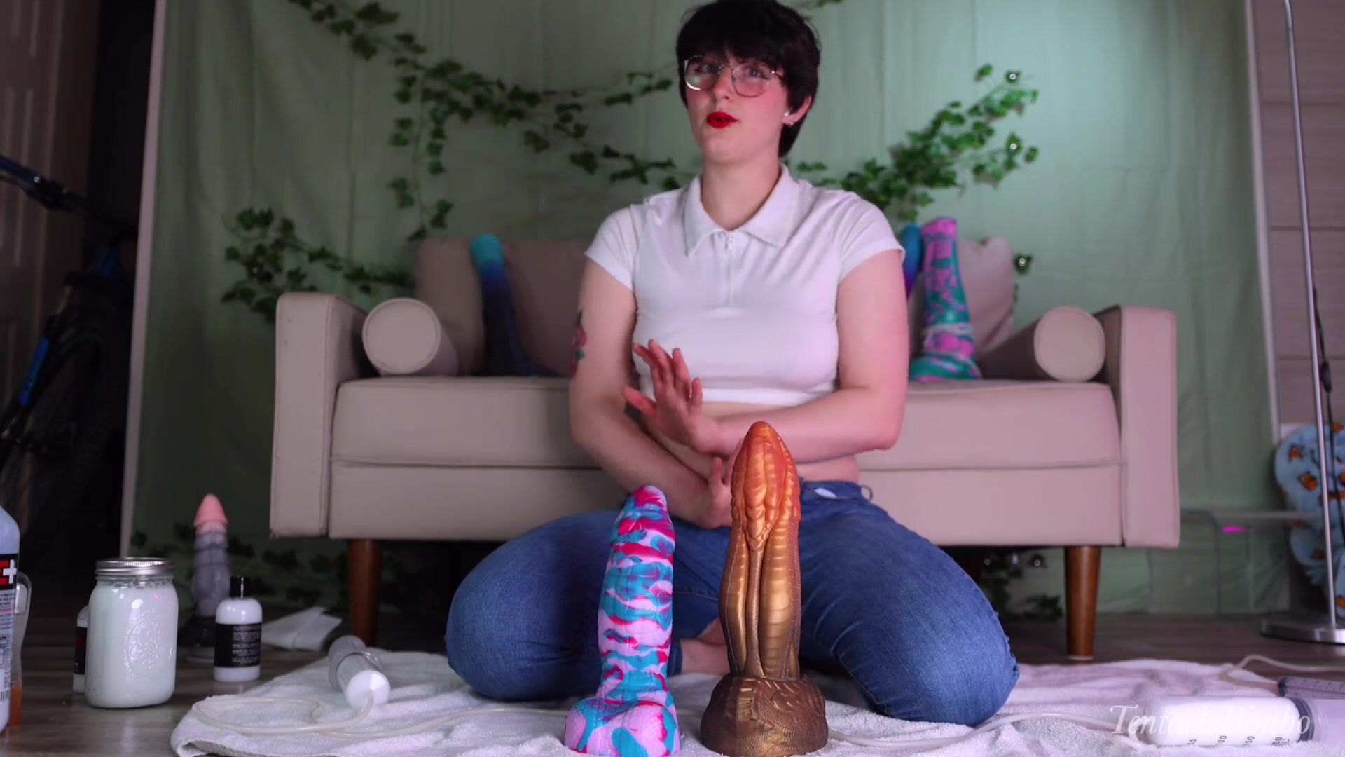Goth FILLED with 10 CREAMPIES from BAD DRAGON DILDOS