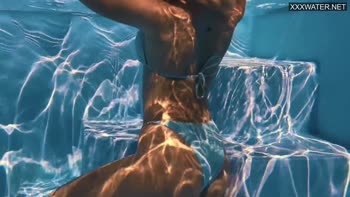 Sofi Otis' Scorching Underwater Solo Show Exposes Her Perfect Ass