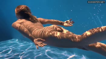 Sofi Otis' Scorching Underwater Solo Show Exposes Her Perfect Ass