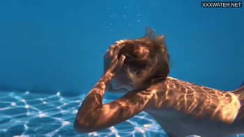 Sofi Otis' Scorching Underwater Solo Show Exposes Her Perfect Ass
