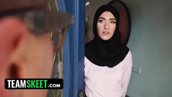 Hijabi Honey Shakes Her Belly to Hardcore Pleasures