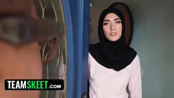 Hijabi Honey Shakes Her Belly to Hardcore Pleasures