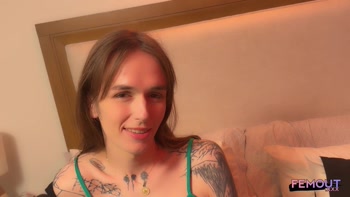 Julie Payne's Sizzling Solo: More Bold and Seductive Than Ever!
