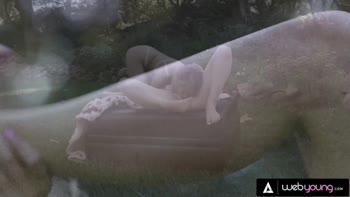 Petite Blonde Sensation River Fox Tames Teen (18+) Beauty Scarlett Sage in Outdoor Lesbiangasm