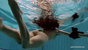 Kristy's Underwater Seduction: A Sizzling Swimming L Girl Experience