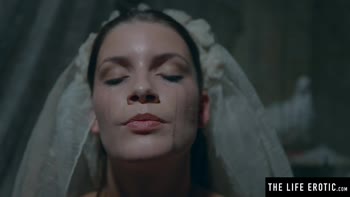 Abandoned Bride's Sensual Solo Session Unleashes Wild Orgasm