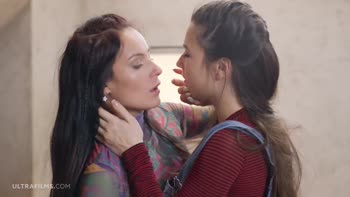 Lexi Dona & Hayli Sanders: Brunette Lesbians Lick Each Other's Pussies