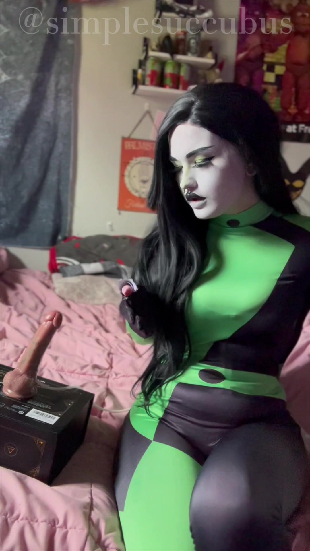 Shego gives you an Unenthusiastic Handjob then Overstims you for Fun // SimpleSuccubus