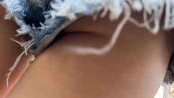 Eva Elfie's Blonde Bombshell Facial in the Sports Bar