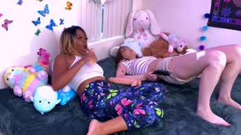 Nina Rivera & Rebecca Vanguard: Cosplay Cheerleaders Satisfy Themselves with Dildos
