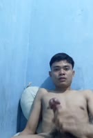 Keripik Benteng's Handsome Asian Jerk Off Showcases His Massive Cock