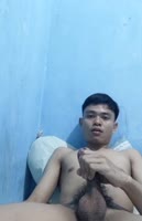 Keripik Benteng's Handsome Asian Jerk Off Showcases His Massive Cock