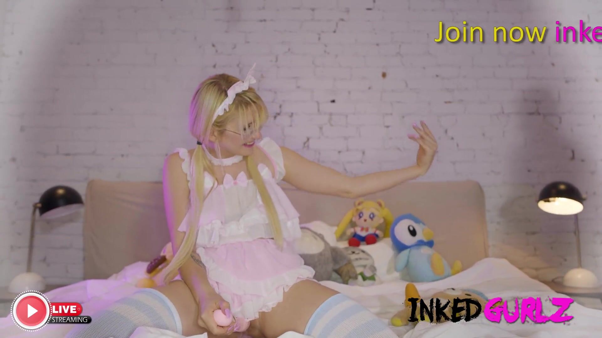 Inked Gurlz - Kawaii EGirl get it in the Ass & Play with a Plug