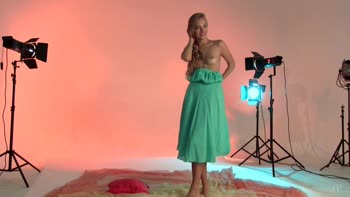 Golden Goddess Unveiled: A Nude Photoshoot Behind the Scenes