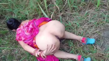 Lalitabhabhi's Outdoor Seduction in Desi Village