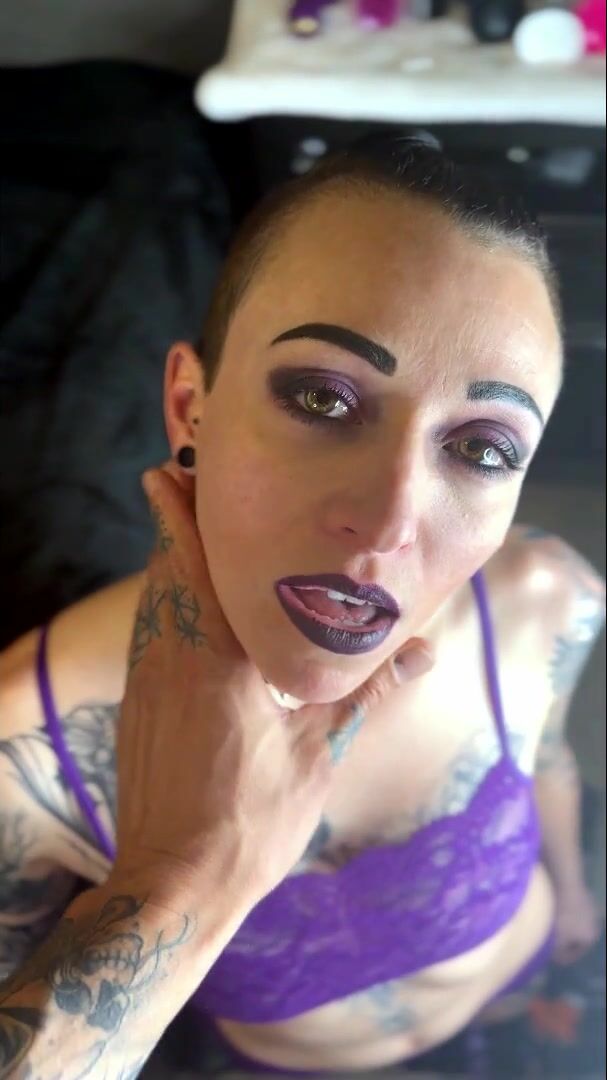 Giving a Sloppy BJ and Swallowing my Reward