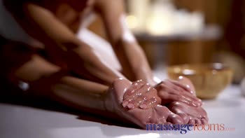 Cherry Kiss & Lovita Fate's Romantic Facesitting Massage
