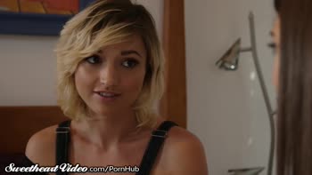 Riley Reid & Eliza Jane's Steamy College Lesbians Squirting Fun