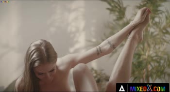 Amirah Adara & Tiffany Tatum: Sizzling Teen (18+) Lesbians in 69 Frenzy