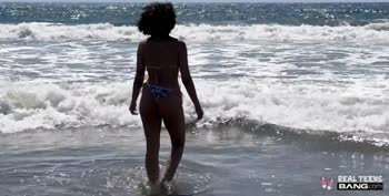 Sun-Kissed Seduction: Satine Summers' Beachy Blowout