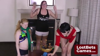 A Strip Pirate Penguins balancing fun sex game