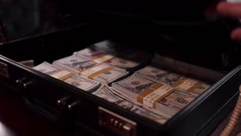 Lilly Bell & Co. Deal the Cards in the Final Round