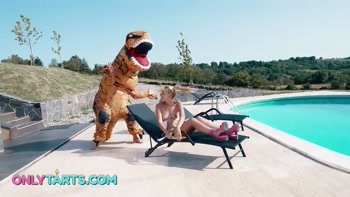 Huge Dickozaur comes to meet stepsister's young pussy