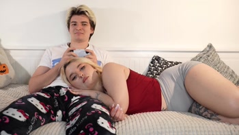 Step-sister Fucked Me so Hard She Almost Broke the Bed