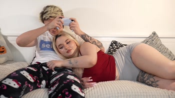 Step-sister Fucked Me so Hard She Almost Broke the Bed