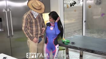 Spyfam Overwatch halloween disguise fuck with step sister Jade Kush