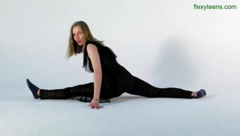 Sofya's Flexi Fantasy: Stretching Legs & Revealing Perfection
