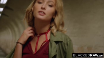 BLACKEDRAW Gorgeous Tourist Kelly Devours Stranger's BBC