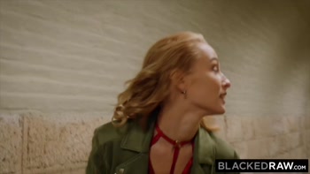 BLACKEDRAW Gorgeous Tourist Kelly Devours Stranger's BBC
