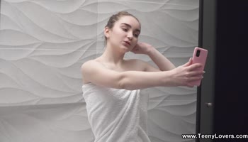 Teen (18+) Babe's Backseat Blowjob Ends in Cumming Delight