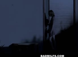Blonde Teen (18+) Seduces Hot Ginger MILF in Threesome Frenzy with Tommy Gunn