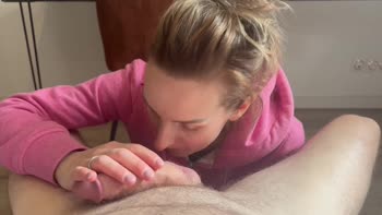 Morning Delight: Blonde Amateur Swallows Cum for Breakfast