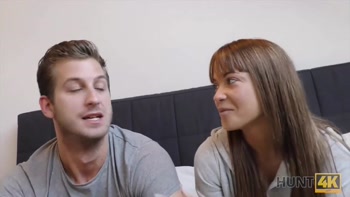 HUNT4K. Babe hat Sex für Geld um eine Nacht im Hotelzimmer zu bezahlen