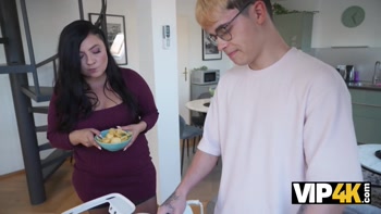 VIP4K. Mature with a Hairy Pussy Seduced a Handyman