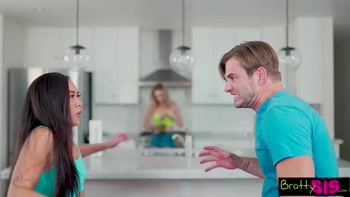 Altercation Fornication With My Stepsis - S25:E2