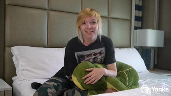 Alexa Crush, Pillow Humping Expert